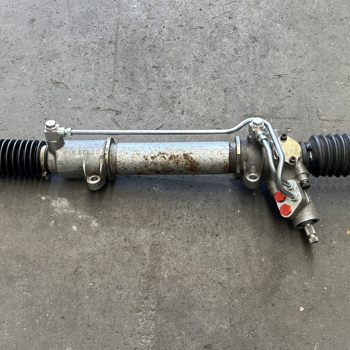 Reconditioned power steering rack with new fittings and hoses